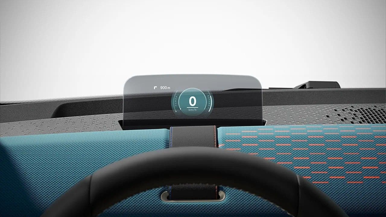 A car's heads-up display shows the number 0 in a circular icon.
